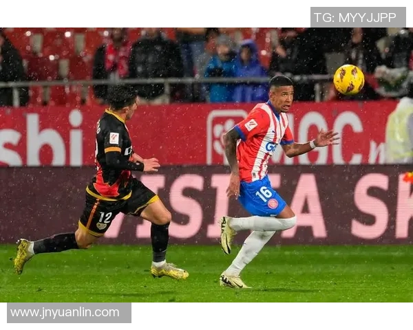 从小球场到世界舞台我的足球明星成长之路