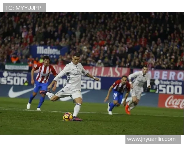 法国足球传奇施丹的辉煌生涯与对足球的深远影响